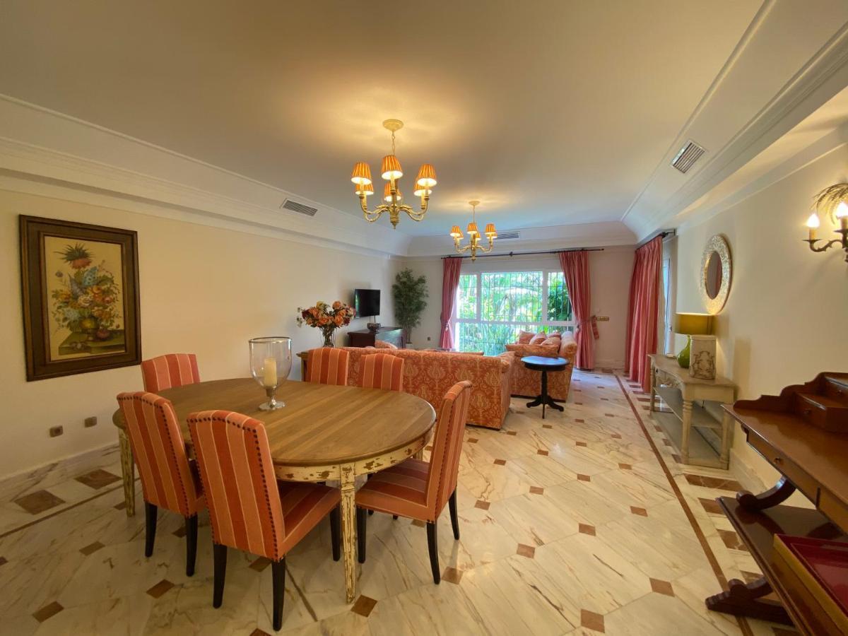 פואנגירולה Apartamentos Villa Torreblanca מראה חיצוני תמונה