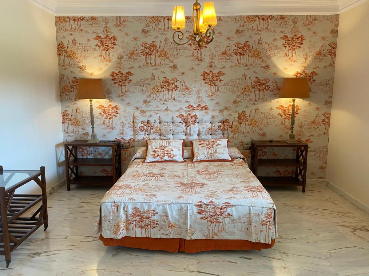 פואנגירולה Apartamentos Villa Torreblanca מראה חיצוני תמונה