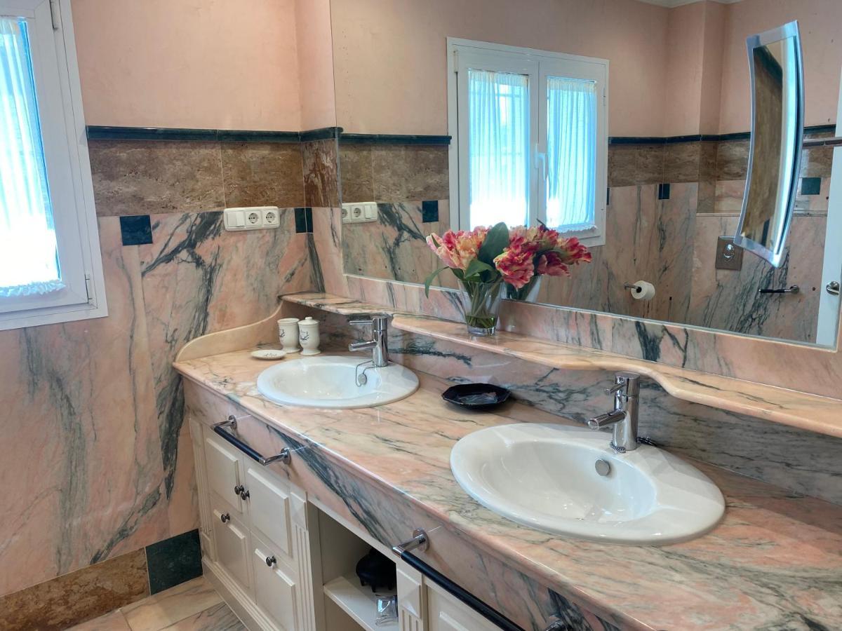 פואנגירולה Apartamentos Villa Torreblanca מראה חיצוני תמונה