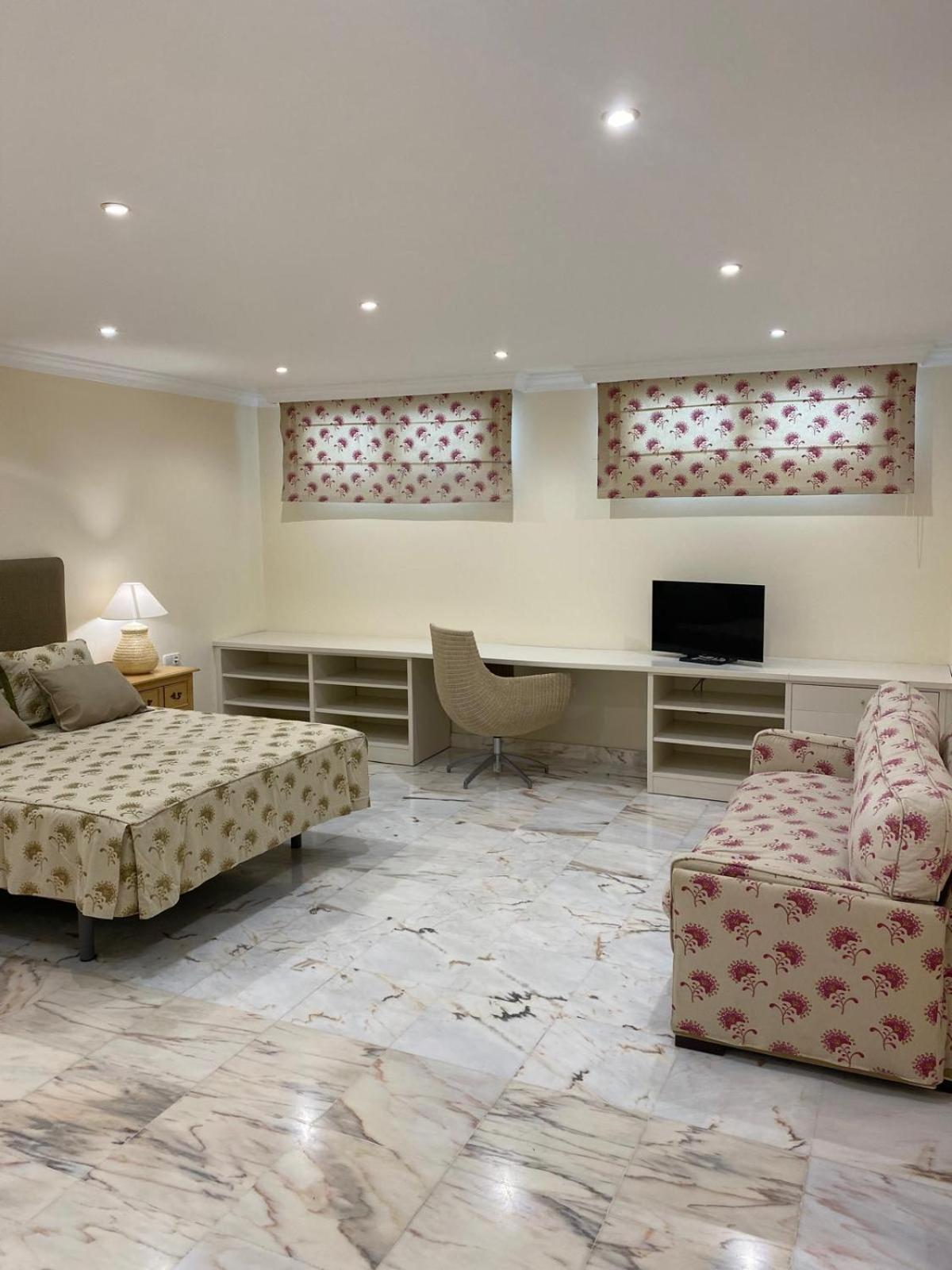 פואנגירולה Apartamentos Villa Torreblanca מראה חיצוני תמונה